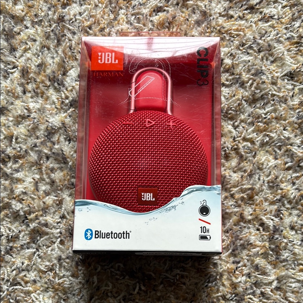 JBL Clip 3 Speaker in Vibrant Red